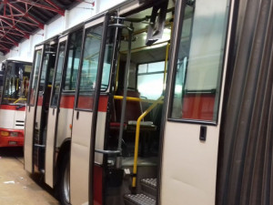 Dopravní podnik koupil šest ojetých kloubových autobusů z Prahy. Jeden vyšel na sto tisíc