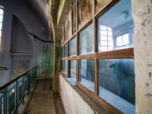 Jablečné lázně dlouhodobě chátrají. Dočkají se oprav?