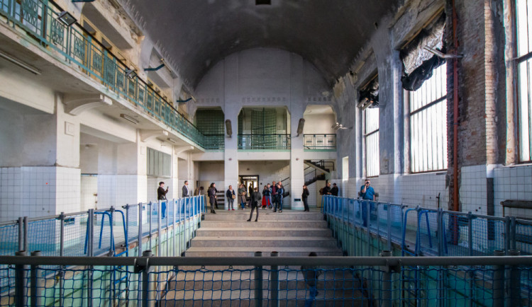 Jablečné lázně dlouhodobě chátrají. Dočkají se oprav?