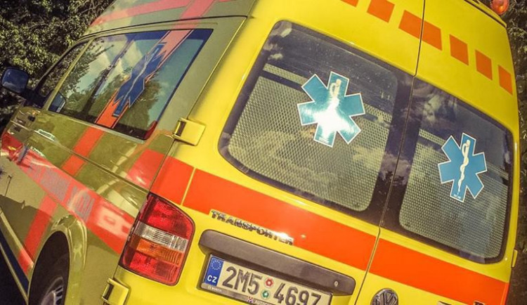 Při spanilé jízdě jeden motorkář upadl a zranil se. Další tři do něj narazili