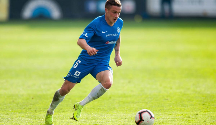 Slovan přetlačil Slovácko díky třem penaltám.