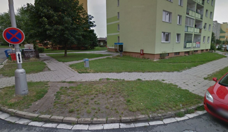 Muž si ve Werichově ulici zkoušel taneční kreace. Někdo na něj zavolal policii