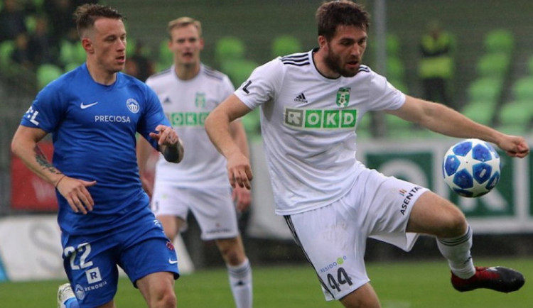 Slovan utkání v Karviné nezvládl, přesto si zahraje ve skupině o titul
