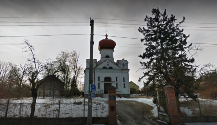 Šestadvacetiletý muž byl ve faře zavražděn. Pachateli hrozí až osmnáct let