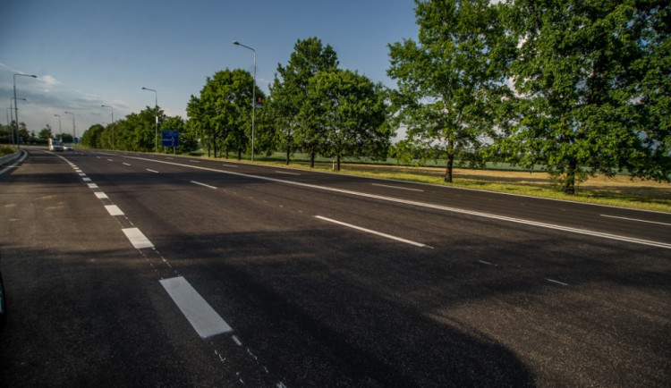 Opravdu dojde na plánované opravy silnic? Kraj nedostal tolik peněz, v kolik doufal