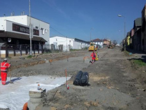 FOTO: Rozsáhlé práce v Turnově pokračují, pod viaduktem projdete jen na jedné straně