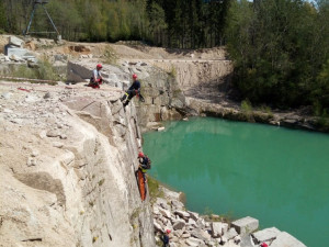 Hasiči trénovali práci ve výškách.