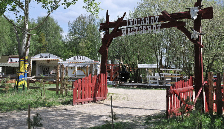 Westernové městečko v Hrádku zaniklo, parkují tam karavany