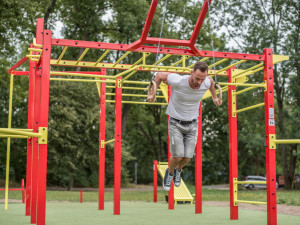 Turnov má nové workoutové hřiště, v pondělí ho oficiálně otevře