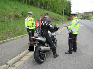 Na motorku usedla pod vlivem, policisté si na ni počíhali