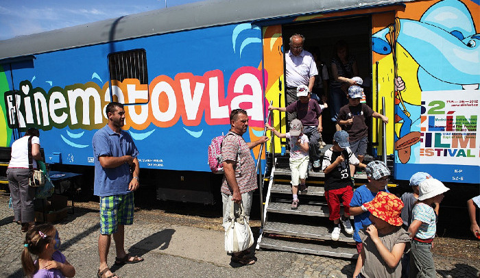 Kinematovlak jistě hned poznáte.