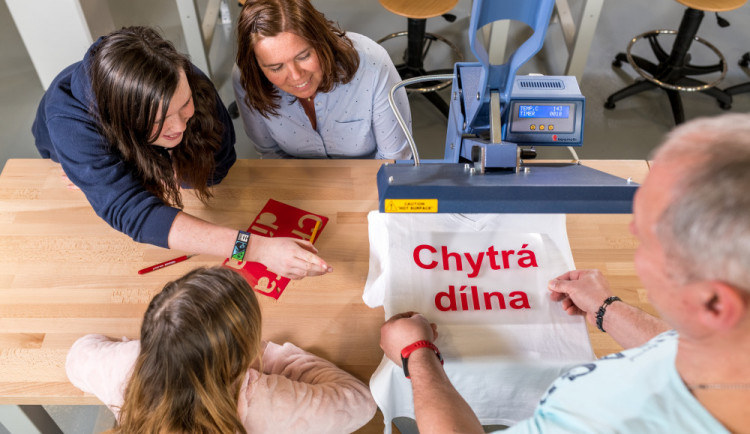 FOTO: iQfablab, nová jedinečná kutilna. Vyzkoušejte si 3D tiskárnu nebo laserovou řezačku