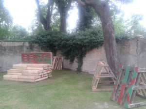 Takto vypadal park před opravou zdí.