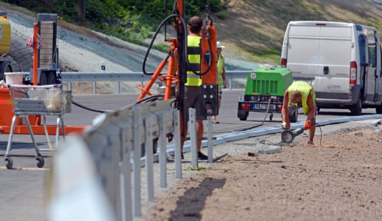 Kraj získal ze Státního fondu dopravní infrastruktury 107 milionů korun na rekonstrukce silnic