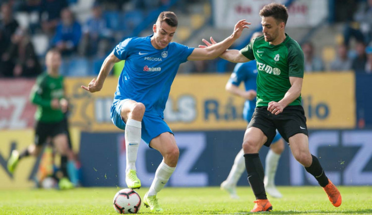 V derby dvakrát Nepal gól.