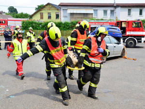 FOTO: Zásahy u vážných nehod. Dobrovolní hasiči soutěžili ve vyprošťování