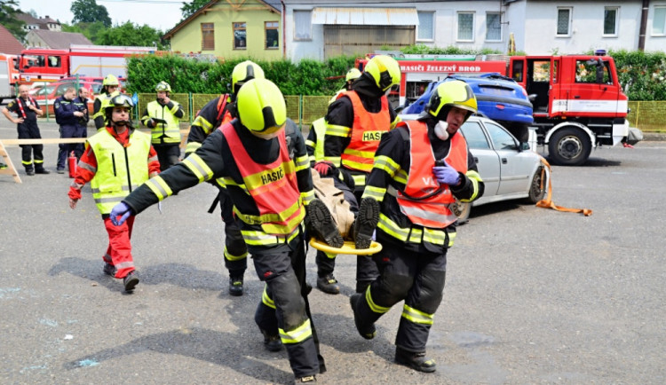 Hasiči soutěžili ve vyprošťování.