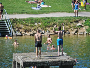 Od zítra bude počasí k vodě. Teplota se přehoupne přes třicítku