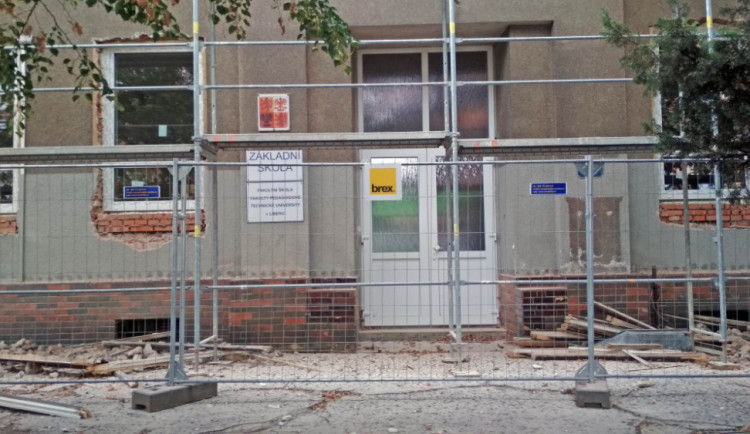 Škola na náměstí v Ruprechticích.