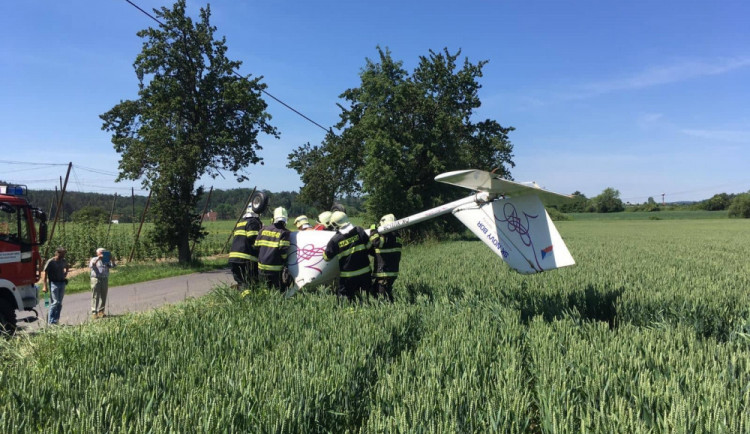 Pilot měl štěstí, že se mu nic nestalo.