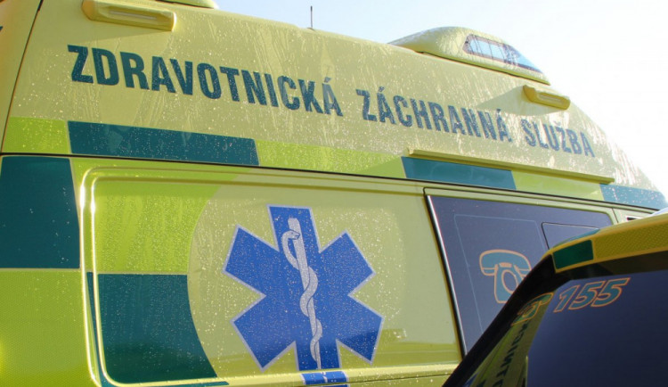 Řidič dodávky při předjíždění srazil cyklistku a z místa nehody ujel