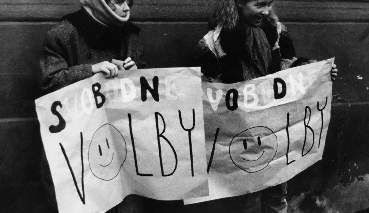 ČTK připravuje výstavu Okamžiky sametové revoluce. Shání fotografie ze soukromých archivů