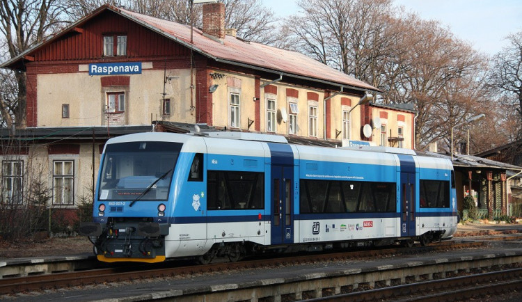 Oblíbený turistický vlak k Mácháči vyjede letos poprvé přesně za týden