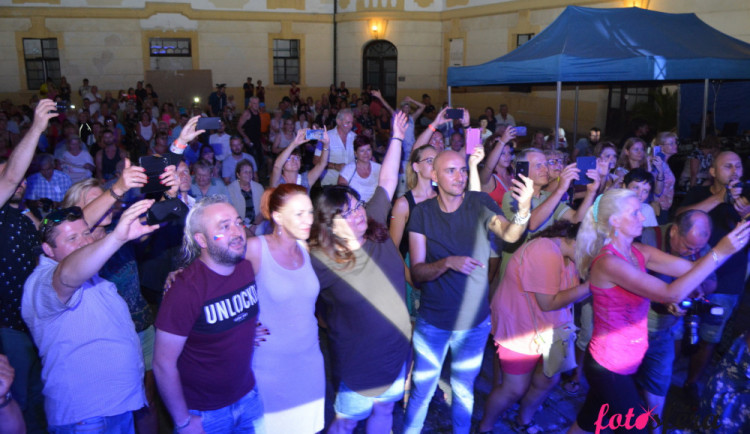 Již po jednadvacáté pomůžou zpěváci benefičním koncertem Noc s hvězdami na zámku Zahrádky