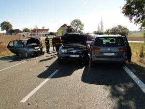 V Jeřmanicích se srazila tři vozidla, dopravu řídili policisté