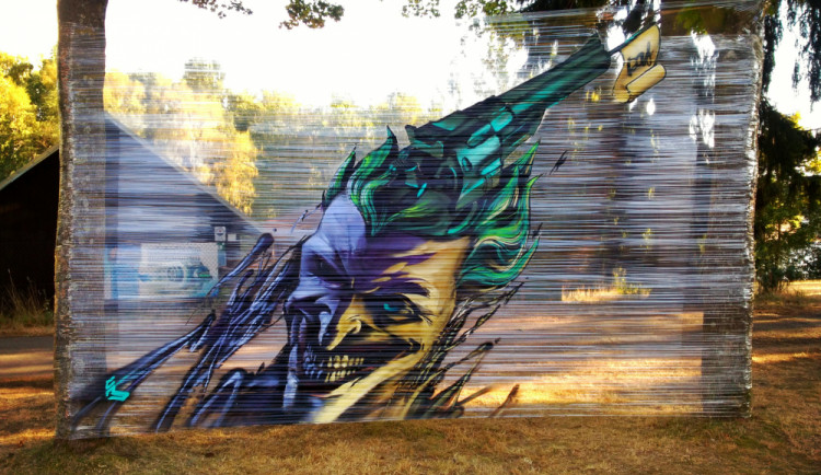 Tvorba libereckého sprejera, který si říká Uplne Mimo.