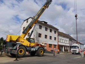 Rekonstrukce v Turnově pokračují, v Nádražní i pod viaduktem se intenzivně pracuje