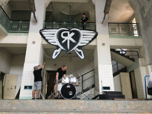 Kapela Ready Kirken natáčela nový videoklip v jabloneckých lázních.