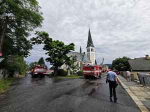 Svědek v bytovém domě u ruprechtického kostela nahlásil podezřelý předmět. Evakuovali čtyřicet lidí