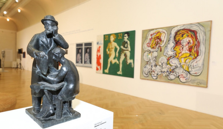 Nezlomní. Obecní dům v Praze zahájil jedinečnou výstavu, která představuje možný průřez českým uměním minulého století.