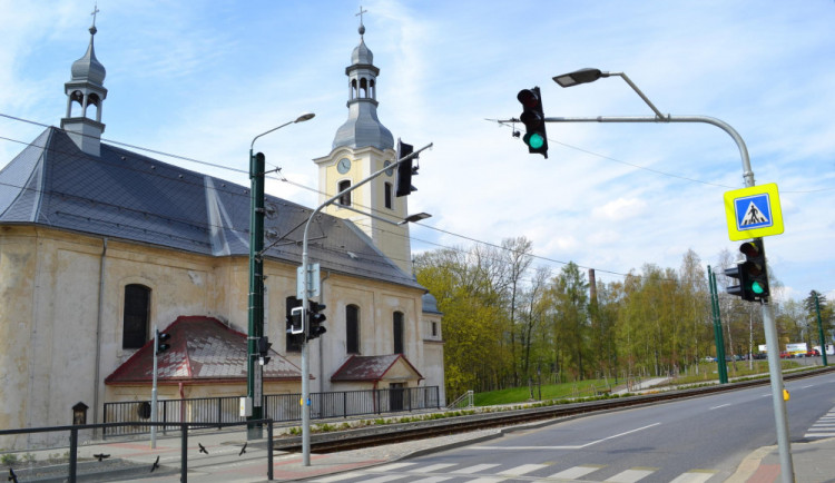 Snad bude semafor u kostela zas brzy fungovat.