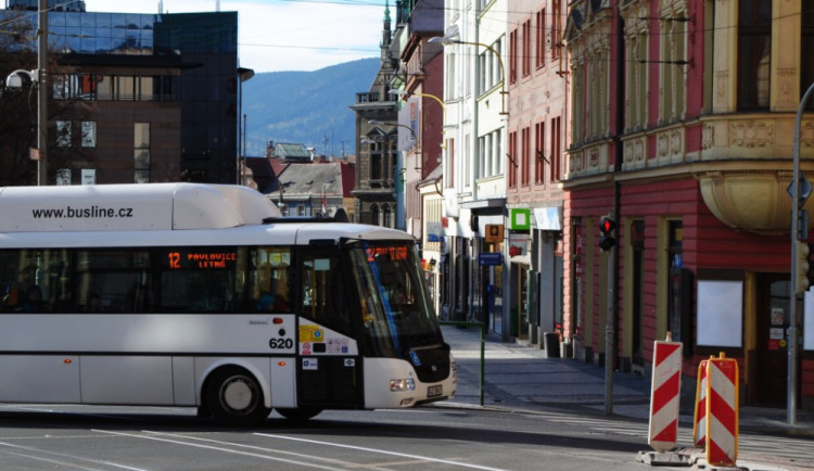 Liberec zvažuje zjednosměrnění ulic pro dopravu u Šaldova náměstí