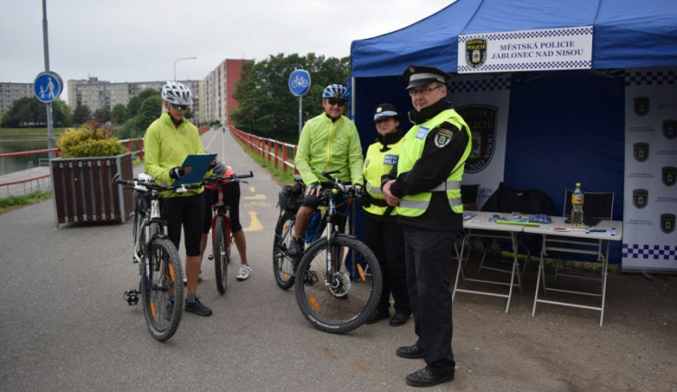 Cyklisté v Jablonci nedbají na výbavu svých kol