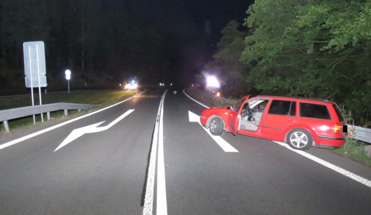 Nehoda u nájezdu na R35.