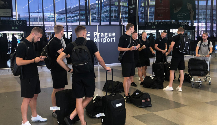 Jablonečtí na letišti.