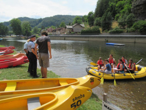 Policisté kontrolovali vodáky na Malé Skále.