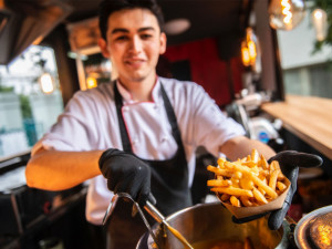 Manifesto má druhou pobočku, kde zaplatíte jen kartou