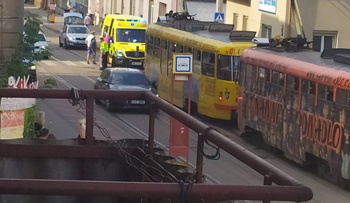 Nehoda v Hanychovské ulici.