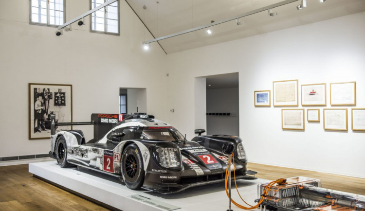 Porscheho muzeum ve Vratislavích představuje závodní speciál