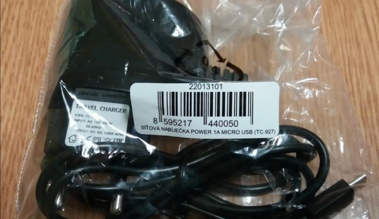 Takhle nebezpečná nabíječka vypadá.