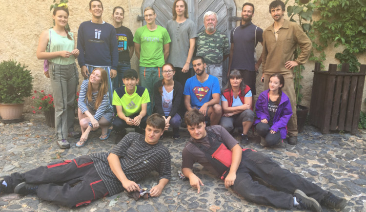 Tito dobrovolníci pomáhali loni.