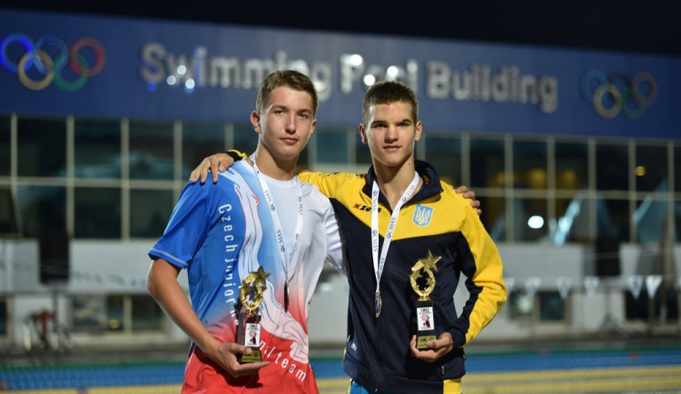 Liberecký ploutvový plavec Matyáš Kubíček veze z juniorského šampionátu stříbro