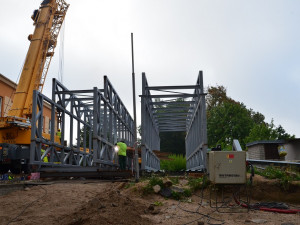 Instalace propojovacích chodeb.