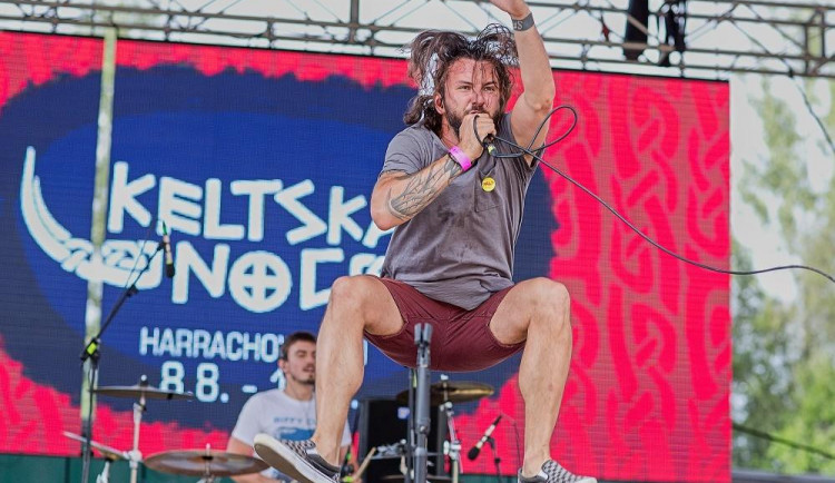 FOTO: Na Keltský to žilo. Zazářili Visáči, Krucipüsk i Monkey Business