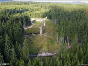 VIDEO: Protržená přehrada. Prohlédněte si tohle zákoutí Jizerských hor z ptačí perspektivy