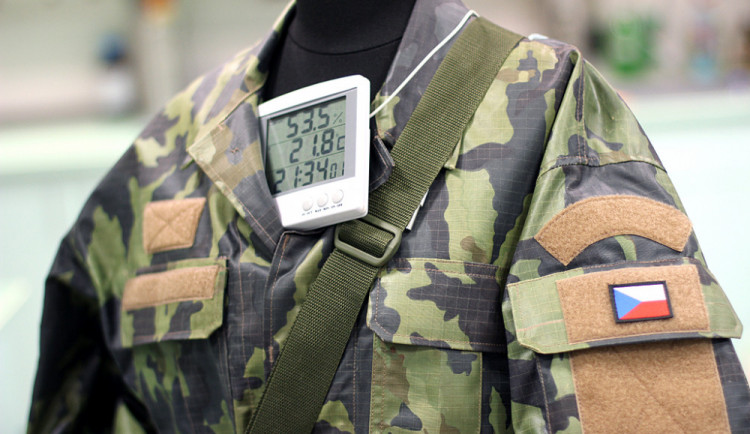 Speciální uniforma pro vojáky mění barvu podle prostředí. Vymysleli ji liberečtí vědci